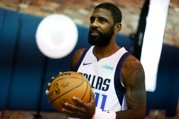 Foto colorida de Kyrie Irving - Metrópoles
