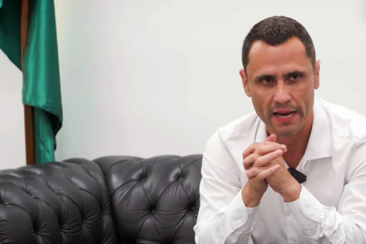 Cleitinho se emociona ao lembrar título do Cruzeiro que viu ao lado do pai