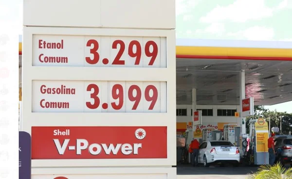 Em menos de 24 horas, gasolina fica até R$ 1,05 mais cara no DF