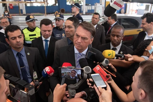 Bolsonaro em posto de gasolina de Brasília