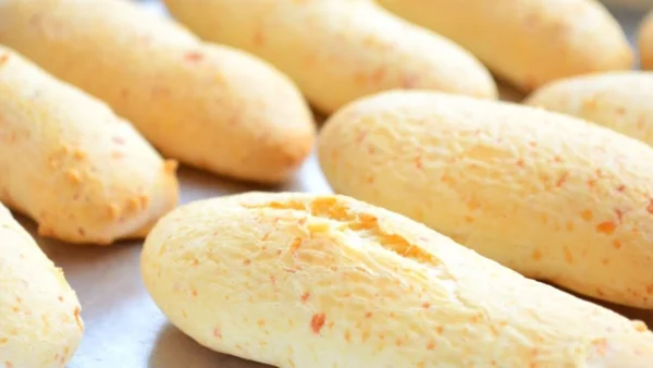 Biscoitinho de queijo na frigideira é prático e saboroso