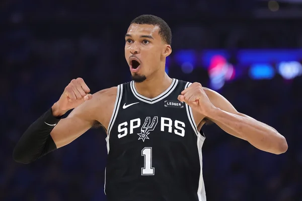 NBA: em jogo épico, Spurs saem na frente de OKC na Conferência Oeste