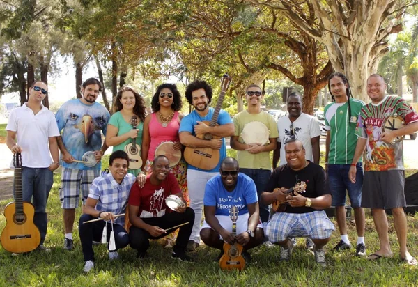 Aruc comemora 54 anos com samba e feijoada