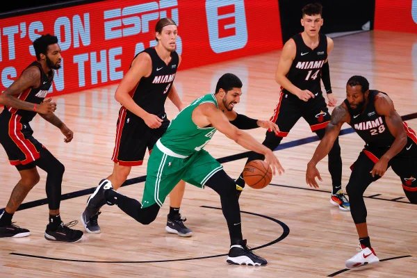 Sem heróis óbvios, Miami tenta fechar série contra Boston para ir às Finais