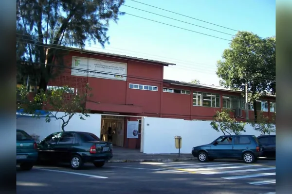 Adolescente usa IA para criar 500 fotos sexuais de alunas do IFRJ