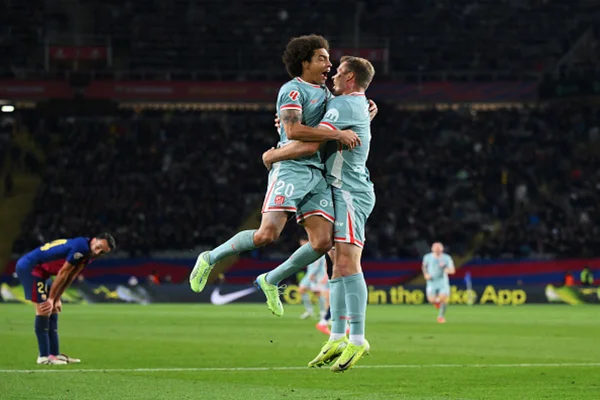Imagem colorida de Atlético de Madrid comemorando gol - Metrópoles