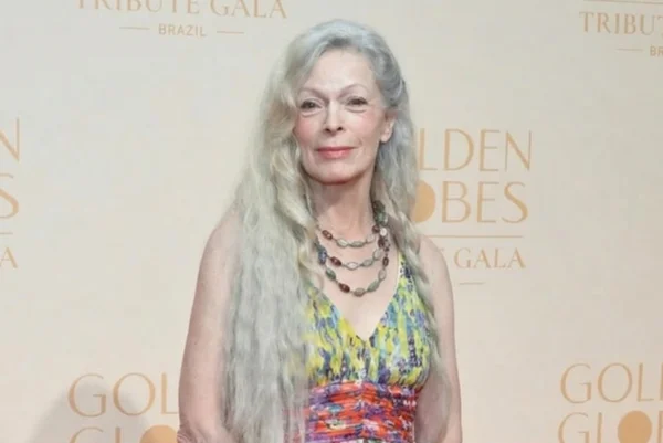Atriz de Titanic marca presença no 1º evento do Globo de Ouro no Brasil