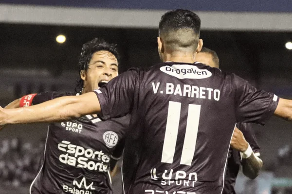 Jogadores da Ferroviária comemorando gol diante do São José