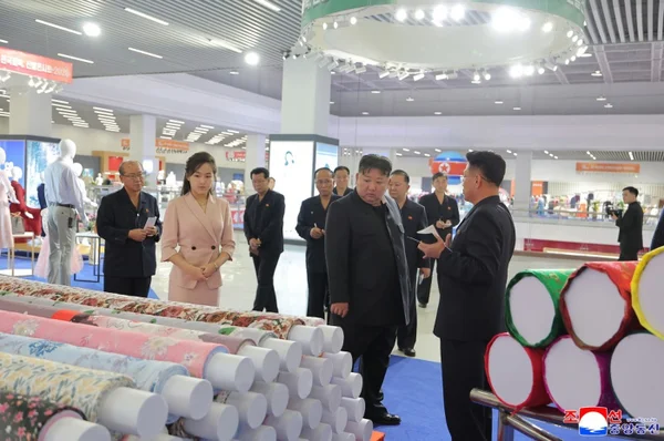 Imagem colorida mostra Kim Jong-un - Metrópoles