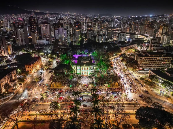 Fotografia colorida mostrando a Vesperata de Diamantina no Palácio da Liberdade-Metrópoles