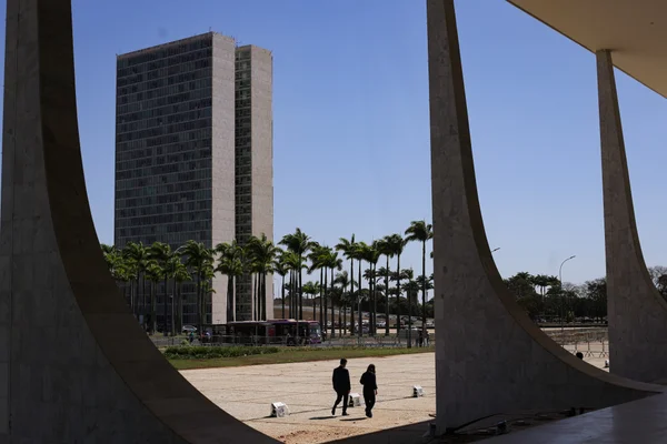 Câmara tem fila de MPs para enfrentar na volta do recesso