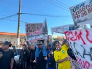 O candidato do PL inicia sua agenda de ruas da campanha na zona leste, em uma visita ao Mercadão de São Miguel