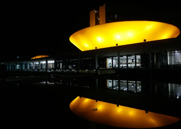 Iluminando tabus: Setembro Amarelo põe o suicídio em evidência