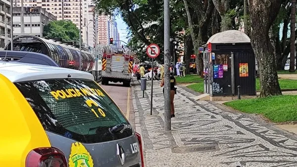 Ataque de abelhas deixa pelo menos três pessoas feridas e isola Praça Eufrásio Correia