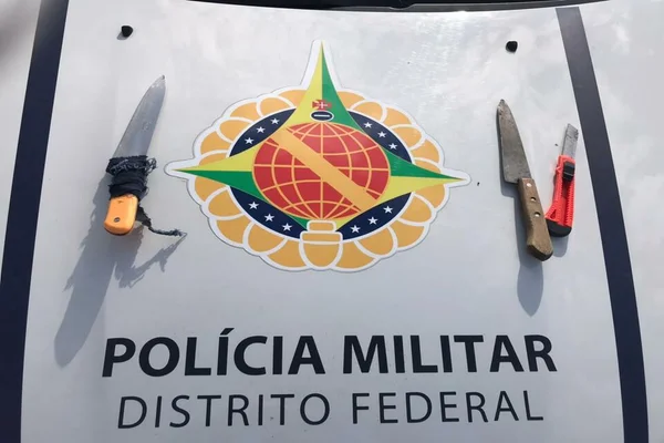 PMDF detém uma mulher e uma adolescente por roubo em escola