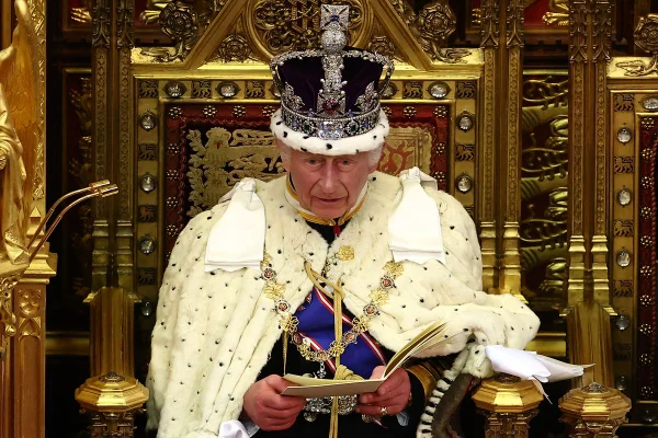 Imagem colorida do Rei Charles III - Metrópoles