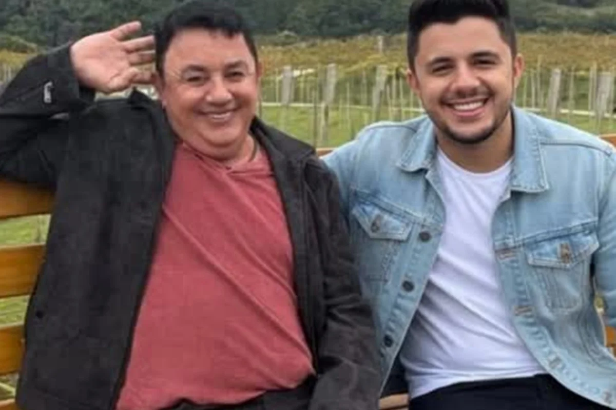 Cristiano Araújo e João Reis posam juntos e sorridentes para as redes sociais Cristiano Araújo e João Reis posam juntos e sorridentes para as redes sociais