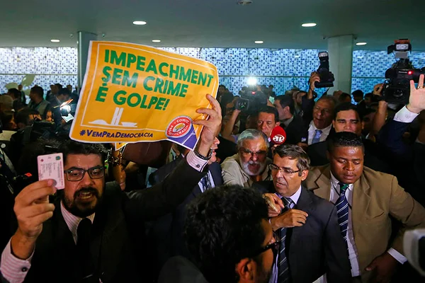 OAB protocola novo pedido de impeachment e causa tumulto na Câmara