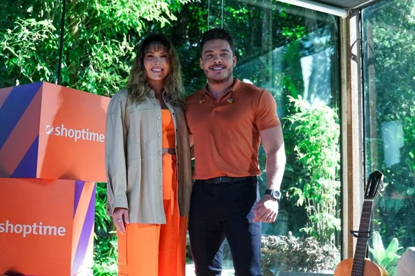Wesley Safadão e Thyane Dantas no Shoptime