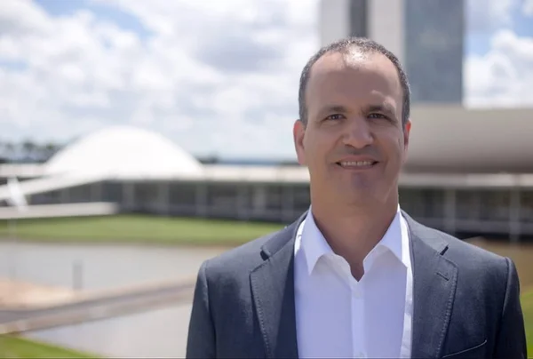 Bolsonaro estuda nome de Guilherme Shelb para Ministério da Educação