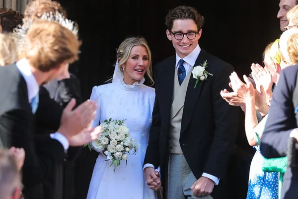 Ellie Goulding escolhe vestido clássico e elegante para casar