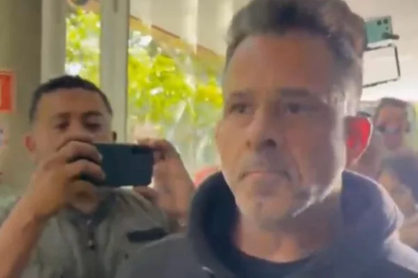 foto colorida de Carlos André Pedroni de Oliveira, motorista do Mercedes que atropelou uma moto em Alphaville - Metrópoles