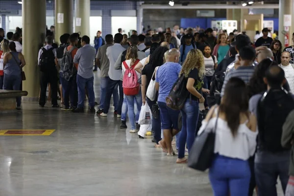 Sem acordo no TRT, metroviários permanecem em greve no DF