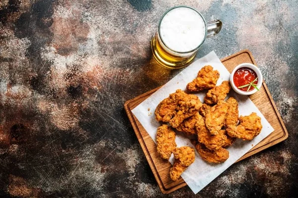 13 Petiscos de bar fáceis de fazer para comer tomando cerveja