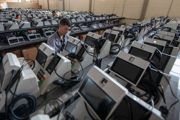 TSE dá início à produção de novas urnas eletrônicas