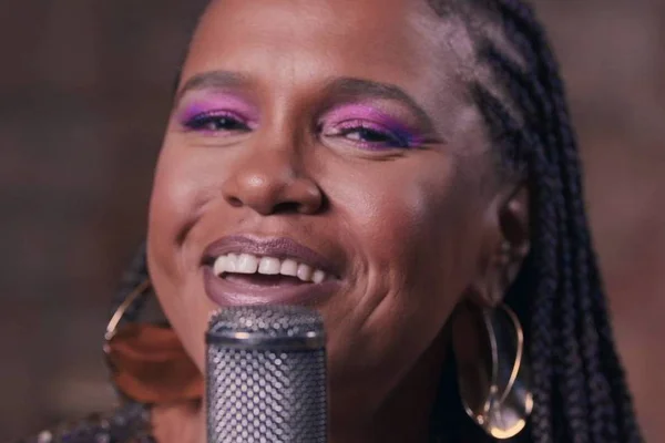 Teresa Cristina em vinheta do carnaval Globeleza 2022