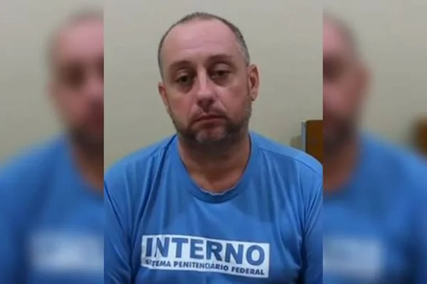 Imagem mostra Elcio de queiroz - Metrópoles