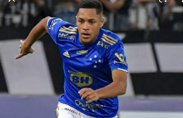 Uma pixotada fenomenal de Ronaldo dá o primeiro prejuízo ao Cruzeiro