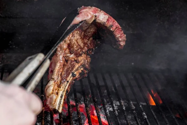 Smoker Box BBQ: estande de defumação estreia em festival gastronômico