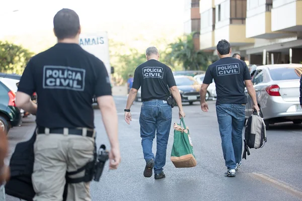 Policiais civis em operação