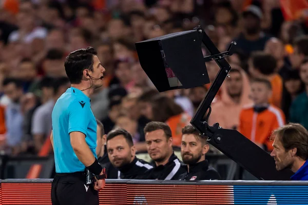 CBF anuncia mudanças no VAR e na preparação dos árbitros; entenda