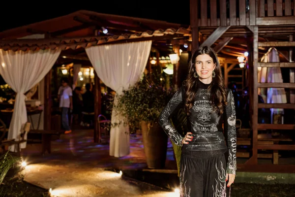 Nicole Meyer celebra aniversário com festa repleta de surpresas