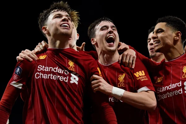 Liverpool bate time da 3ª divisão e avança na Copa da Inglaterra