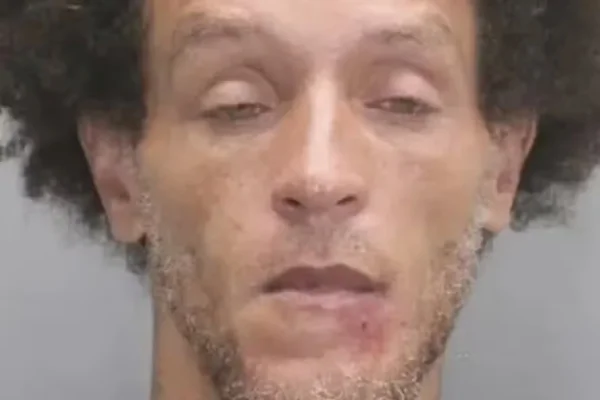 Foto colorida de ex-jogador da NBA preso - Metrópoles