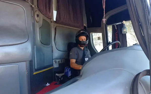 goias motorista de onibus capacete