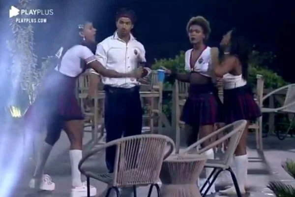 briga de jakelyne e tays