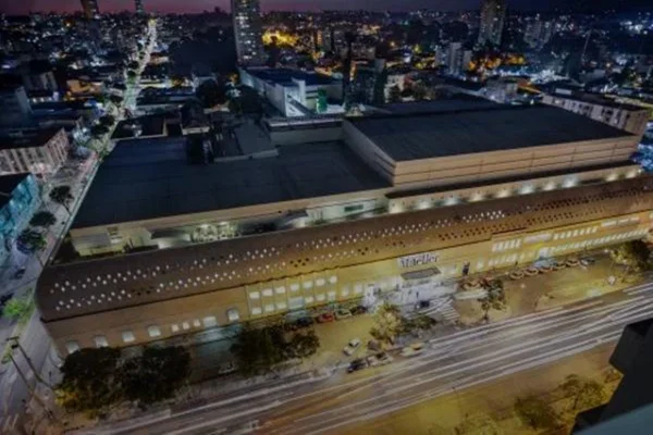 Imagem colorida do Shopping Mueller em Curitiba