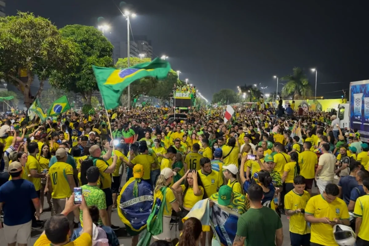 Multidão lota Manaus em ato pró-Flávio nessa segunda-feira (19/10) Multidão lota Manaus em ato pró-Flávio nessa segunda-feira (19/10)
