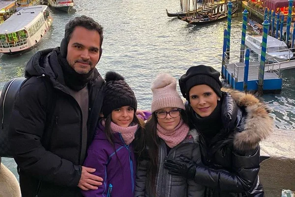 Luciano, Flavia, Helena e Isabella Camargo na Itália