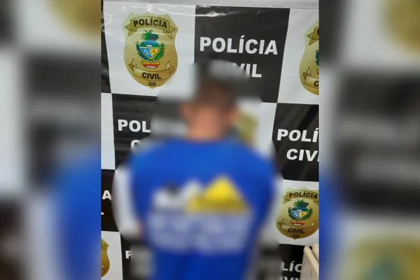 Homem é preso após espancar companheira com cabo de vassoura no DF