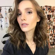 Este era o cabelo dela antes Este era o cabelo dela antes