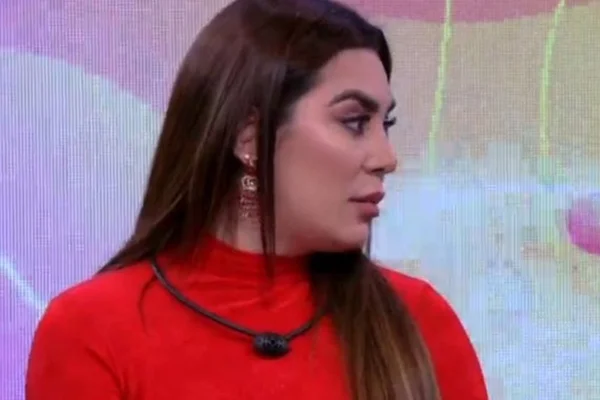 Naiara Azevedo afirmou que não vai participar do grupo de mensagens com o ex-BBBs