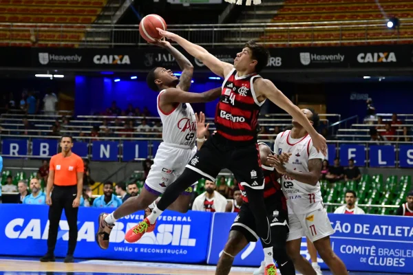 Imagem colorida da partida entre Flamengo Basquete x Pato Basquete