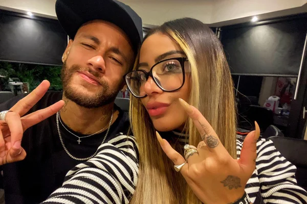 Irmã de Neymar é xingada e treta com torcida em estádio - destaque galeria Irmã de Neymar é xingada e treta com torcida em estádio - destaque galeria