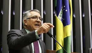 Padilha diz que recepção a Jair Bolsonaro no aeroporto “flopou”
