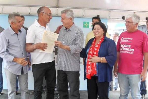 Mais 373 escrituras são entregues a moradores do Sol Nascente